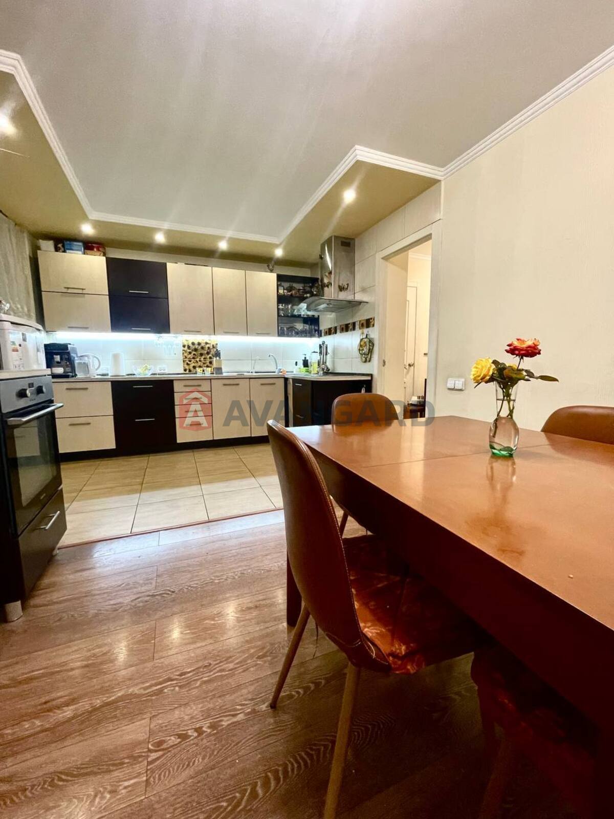 3 ��. ��������, 84/51/20 ��. �., 4/16 ������ ���� 2