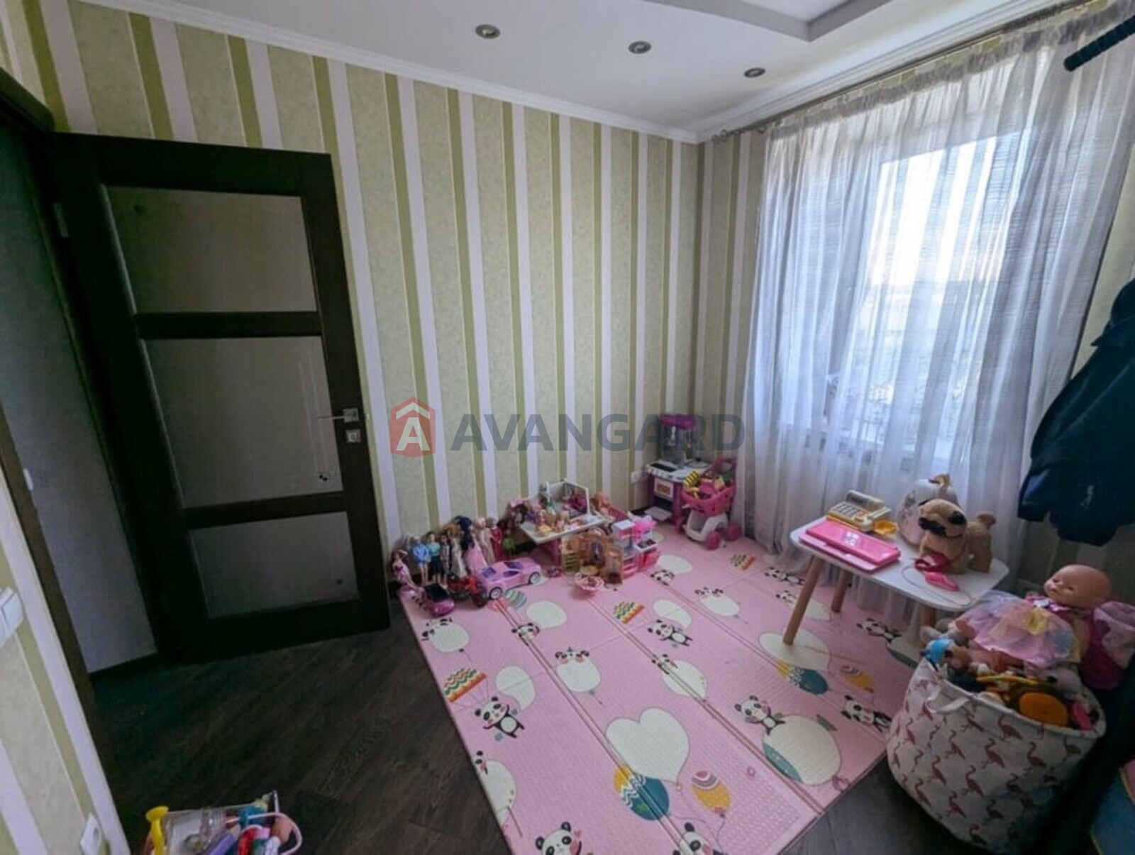 3 ��. ��������, 84/-/10 ��. �., 8/9 ������ ���� 7