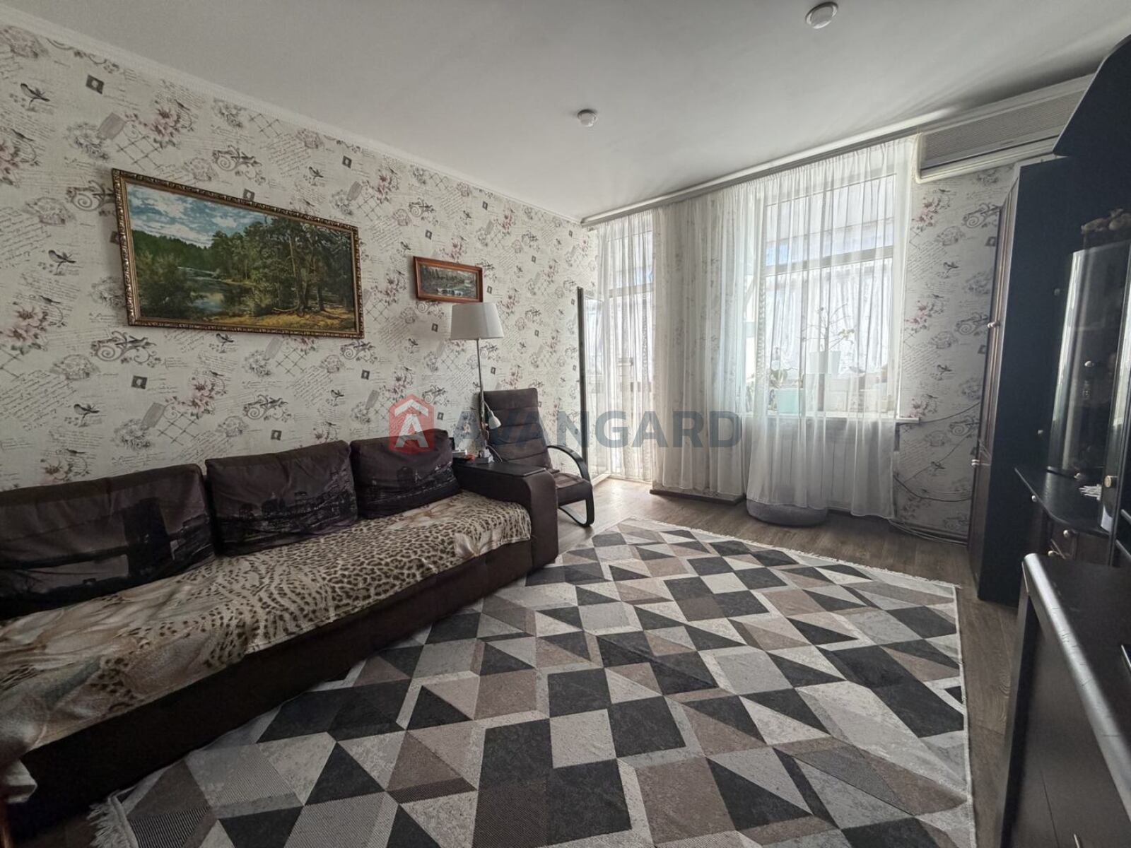 2 ��. ��������, 50,5/27,8/6,3 ��. �., 3/3 ������ ���� 2