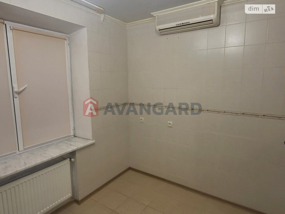 1 ��. ��������, 36/20/7 ��. �., 3/5 ������ ���� 8