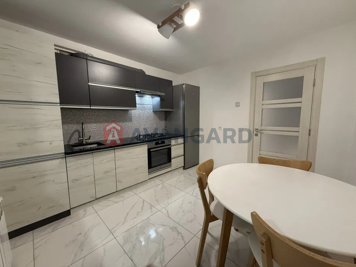 3 ��. ��������, 95/-/11 ��. �., 9/10 ������ ���� 6