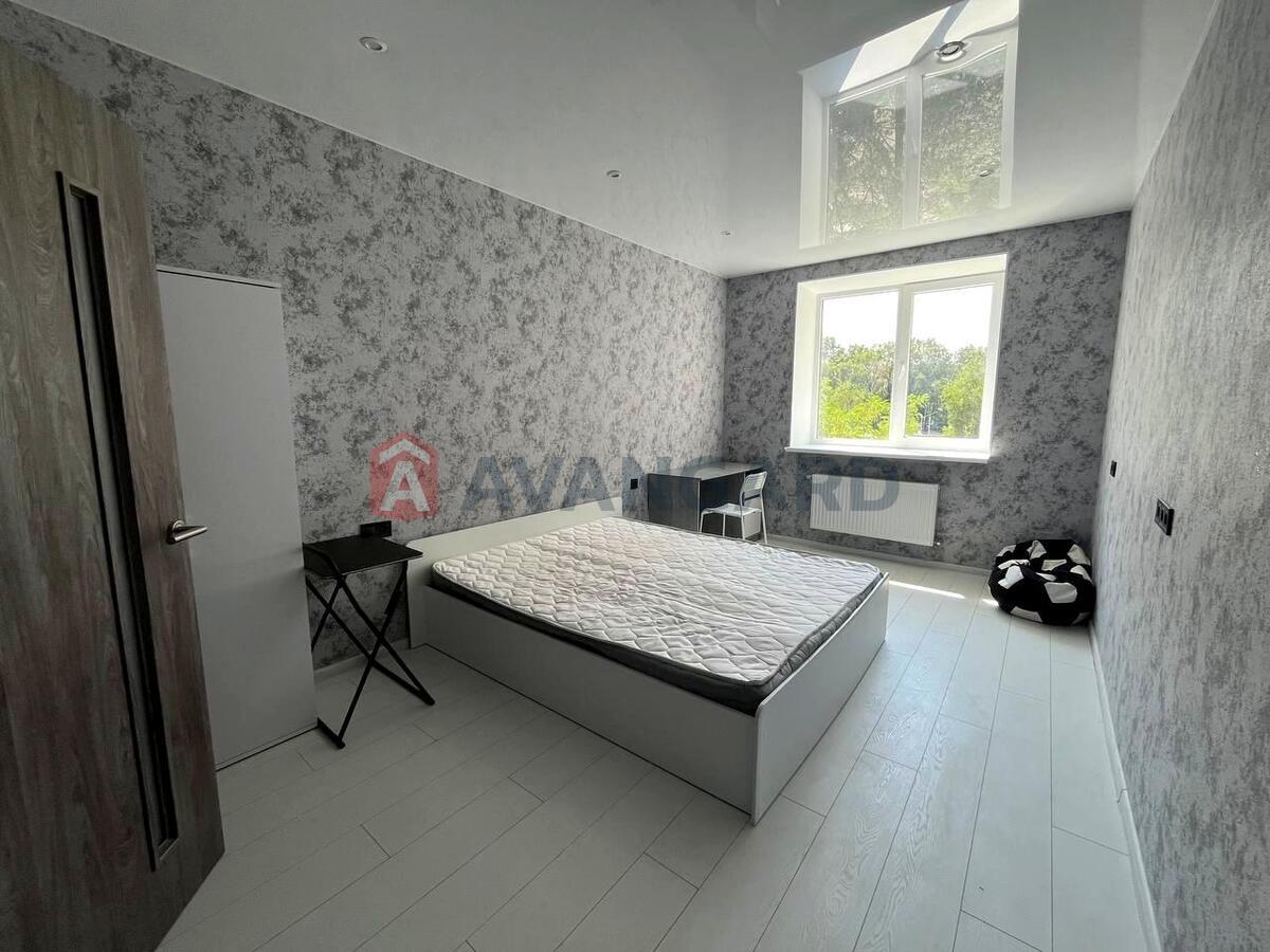 1 ��. ��������, 38.9 / 15.1 / 13.6 ��. �., 3/10 ������ ���� 1