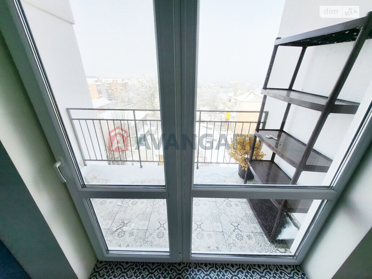 3 ��. ��������, 82/43/12 ��. �., 7/7 ������ ���� 8