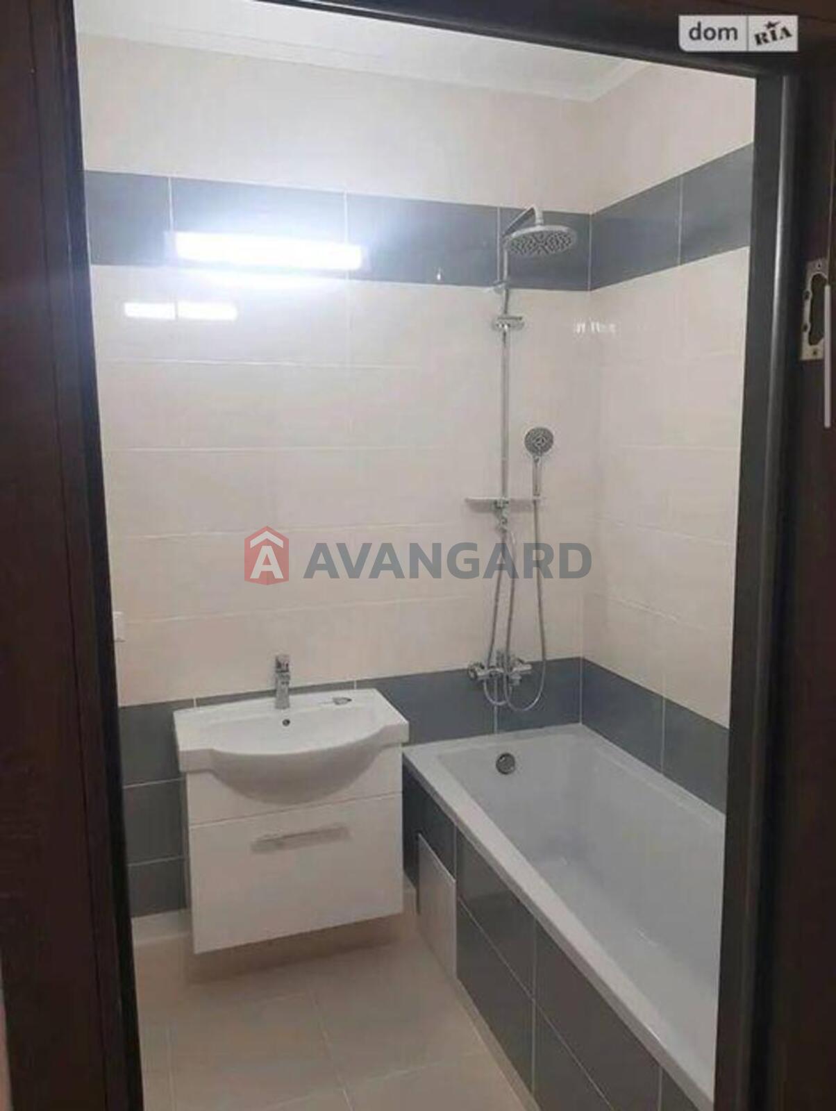 1 ��. ��������, 40/-/10 ��. �., 8/10 ������ ���� 7