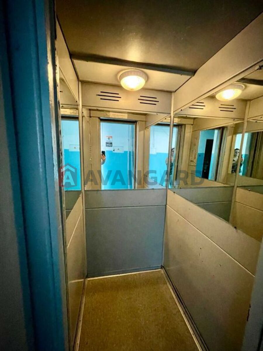 4 ��. ��������, 76/-/11 ��. �., 9/10 ������ ���� 9