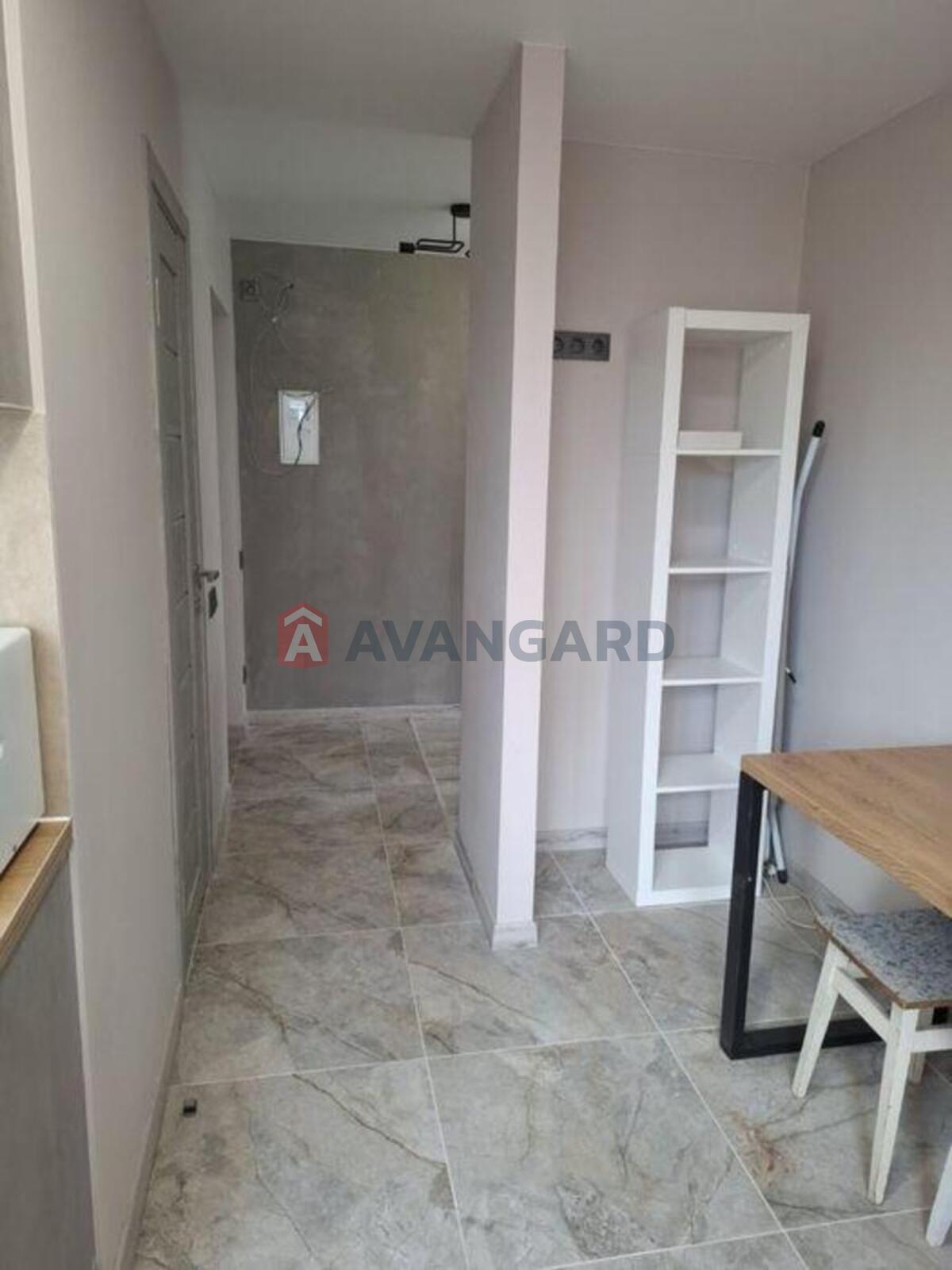 1 ��. ��������, 40/-/8 ��. �., 5/5 ������ ���� 9