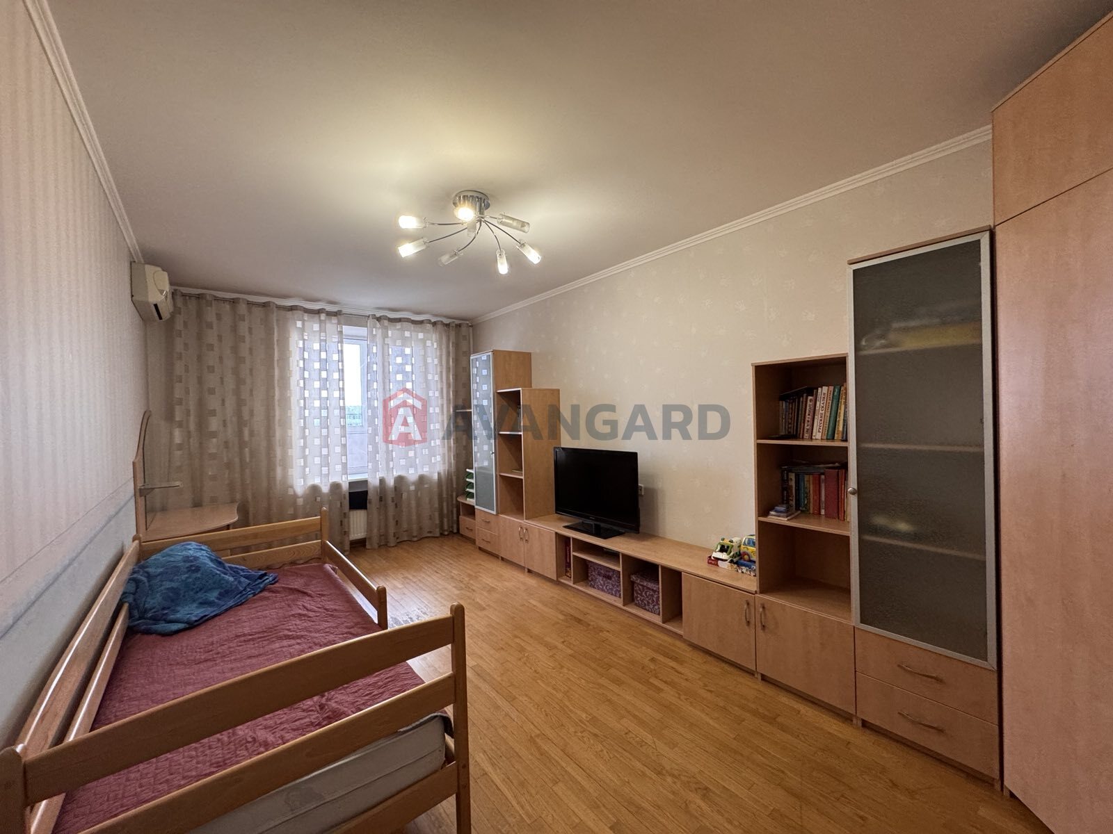 4 ��. ��������, 96,6/63,4/33,5 ��. �., 10/14 ������ ���� 18