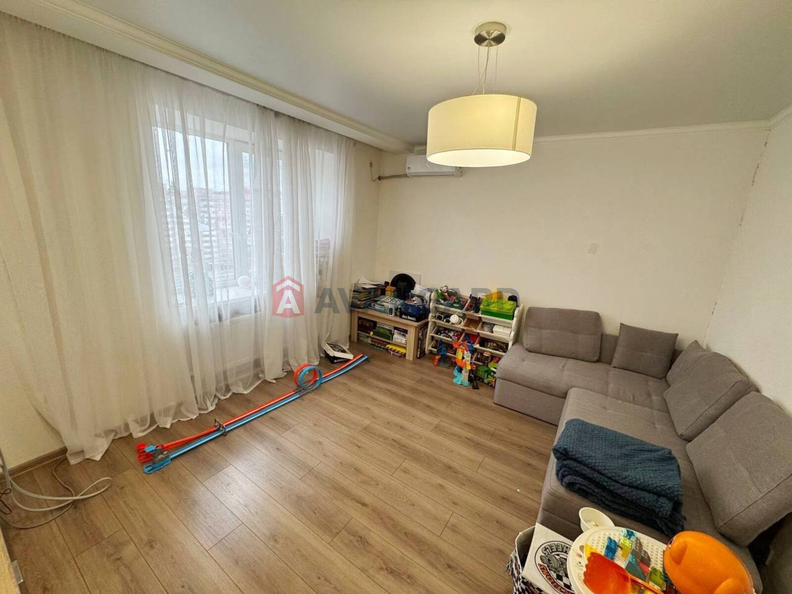 2 ��. ��������, 56/30/14 ��. �., 10/12 ������ ���� 17