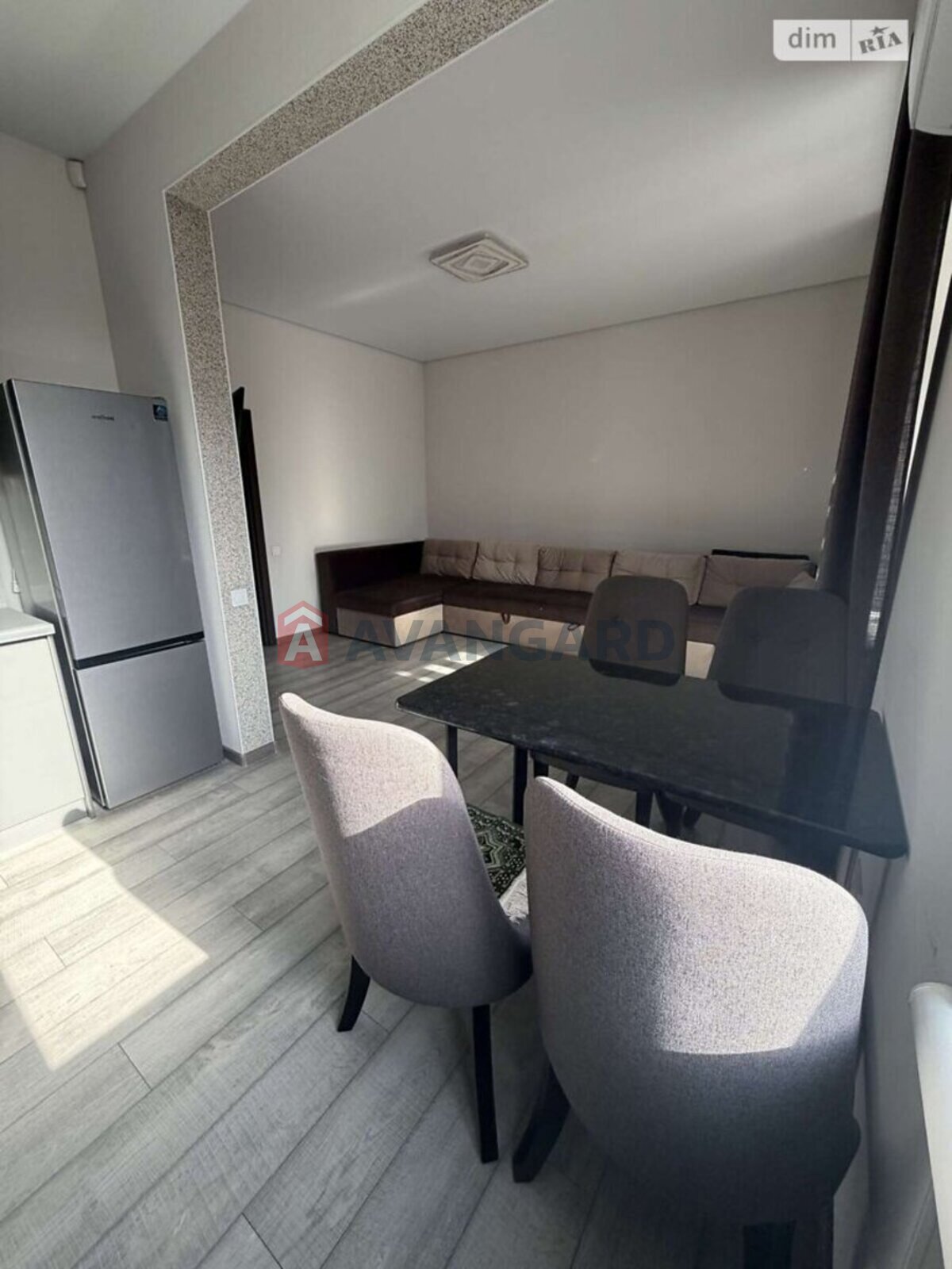 3 ��. ��������, 70/70/- ��. �., 2/5 ������ ���� 4