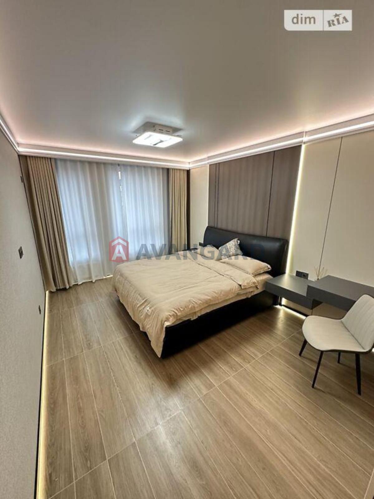 4 ��. ��������, 136/-/16 ��. �., 10/11 ������ ���� 27