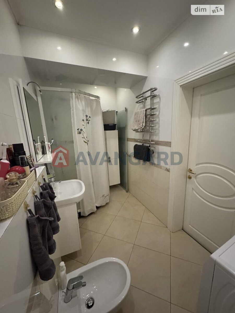 3 ��. ��������, 82/48/10 ��. �., 5/5 ������ ���� 9