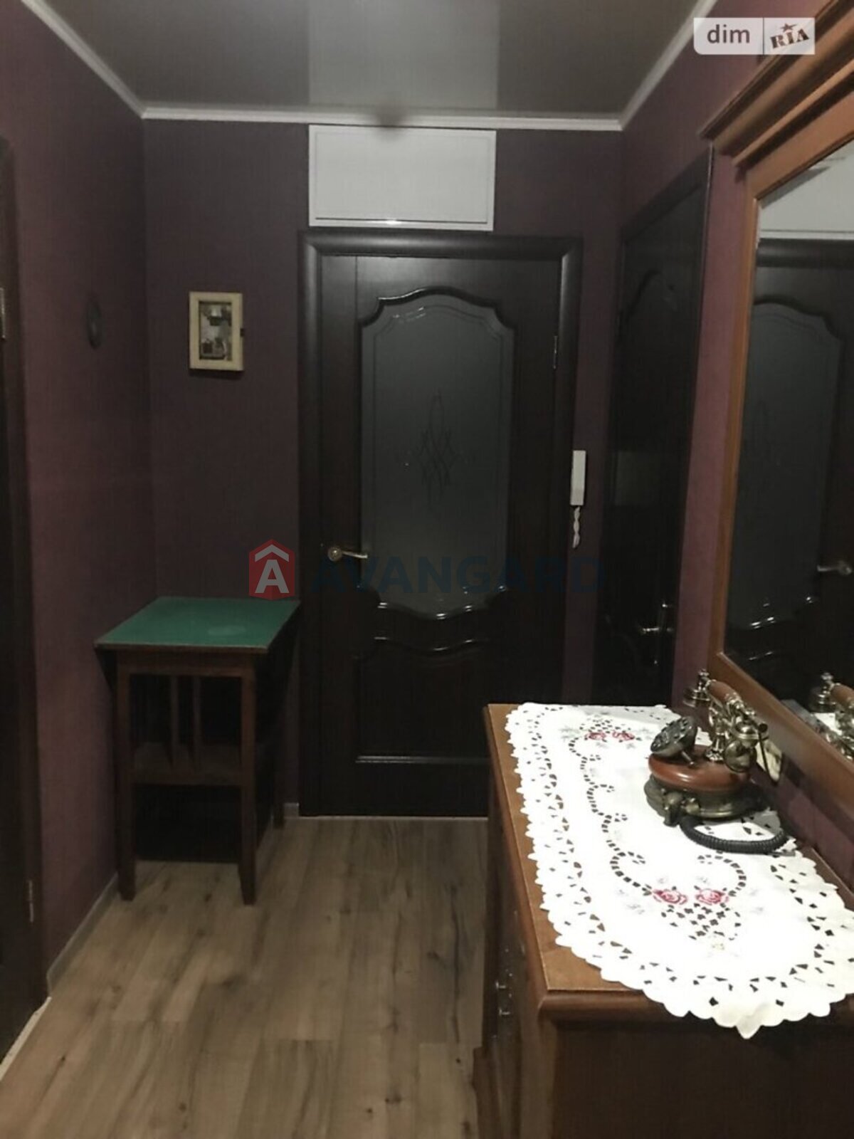 2 ��. ��������, 52/32/8 ��. �., 4/5 ������ ���� 28