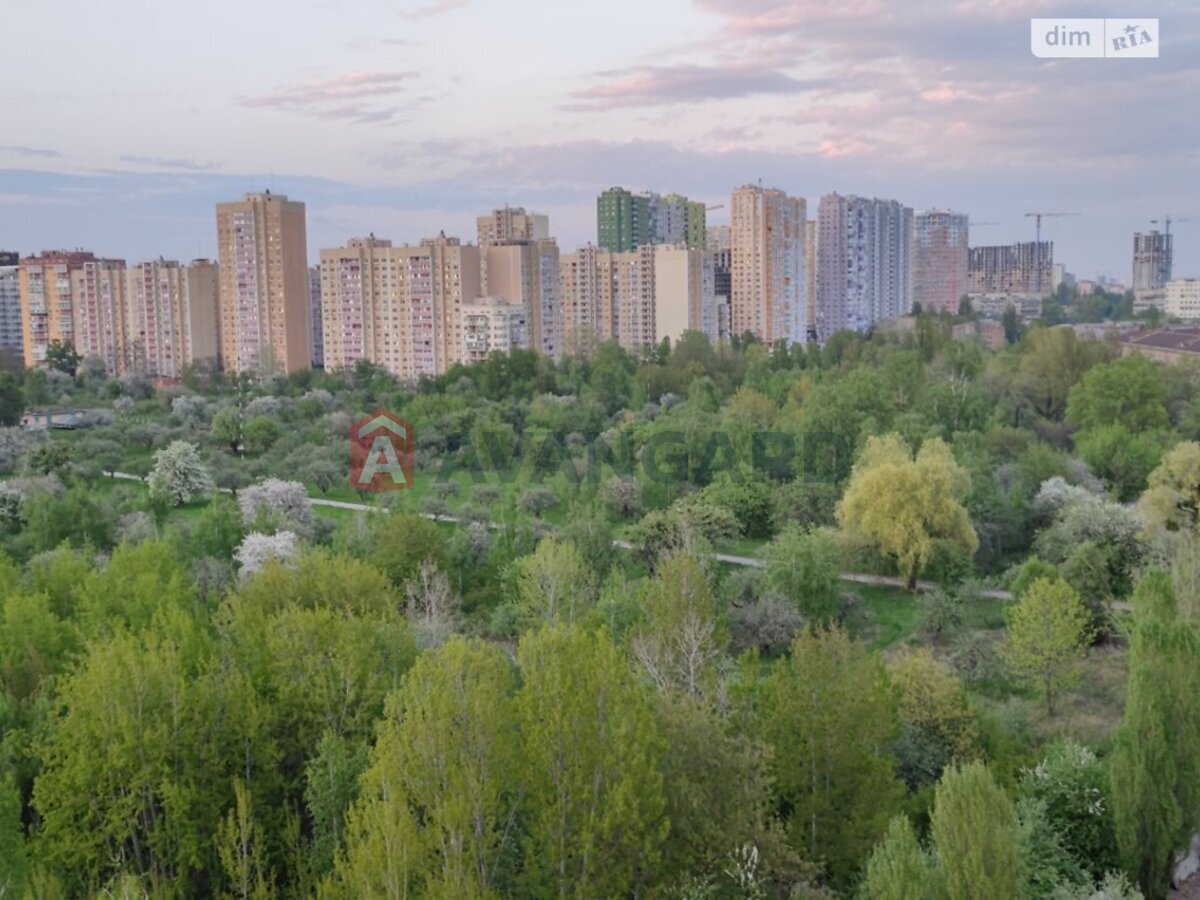 1 ��. ��������, 42/18/10 ��. �., 11/16 ������ ���� 22