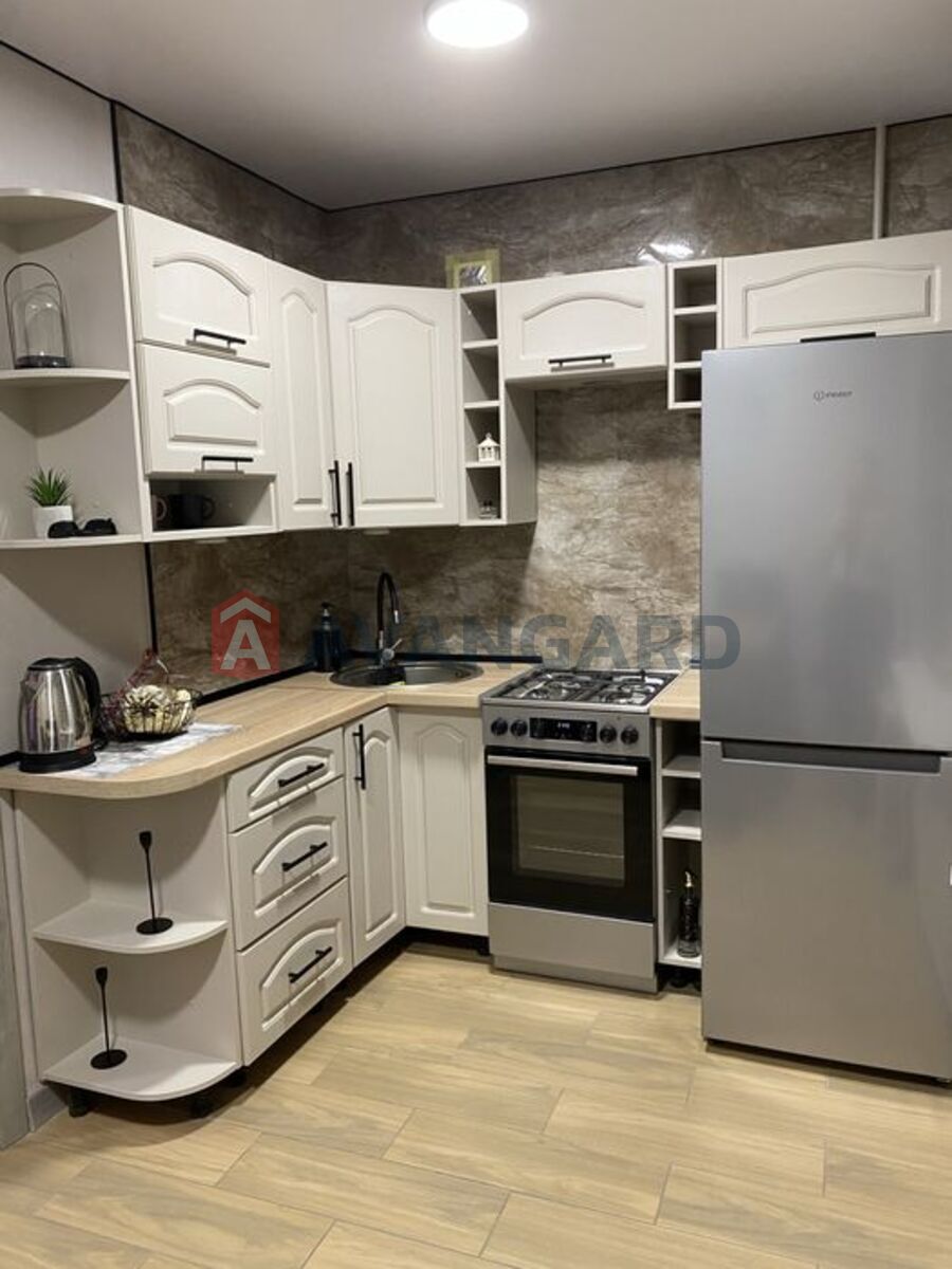 3 ��. ��������, 67/-/8 ��. �., 2/9 ������ ���� 1