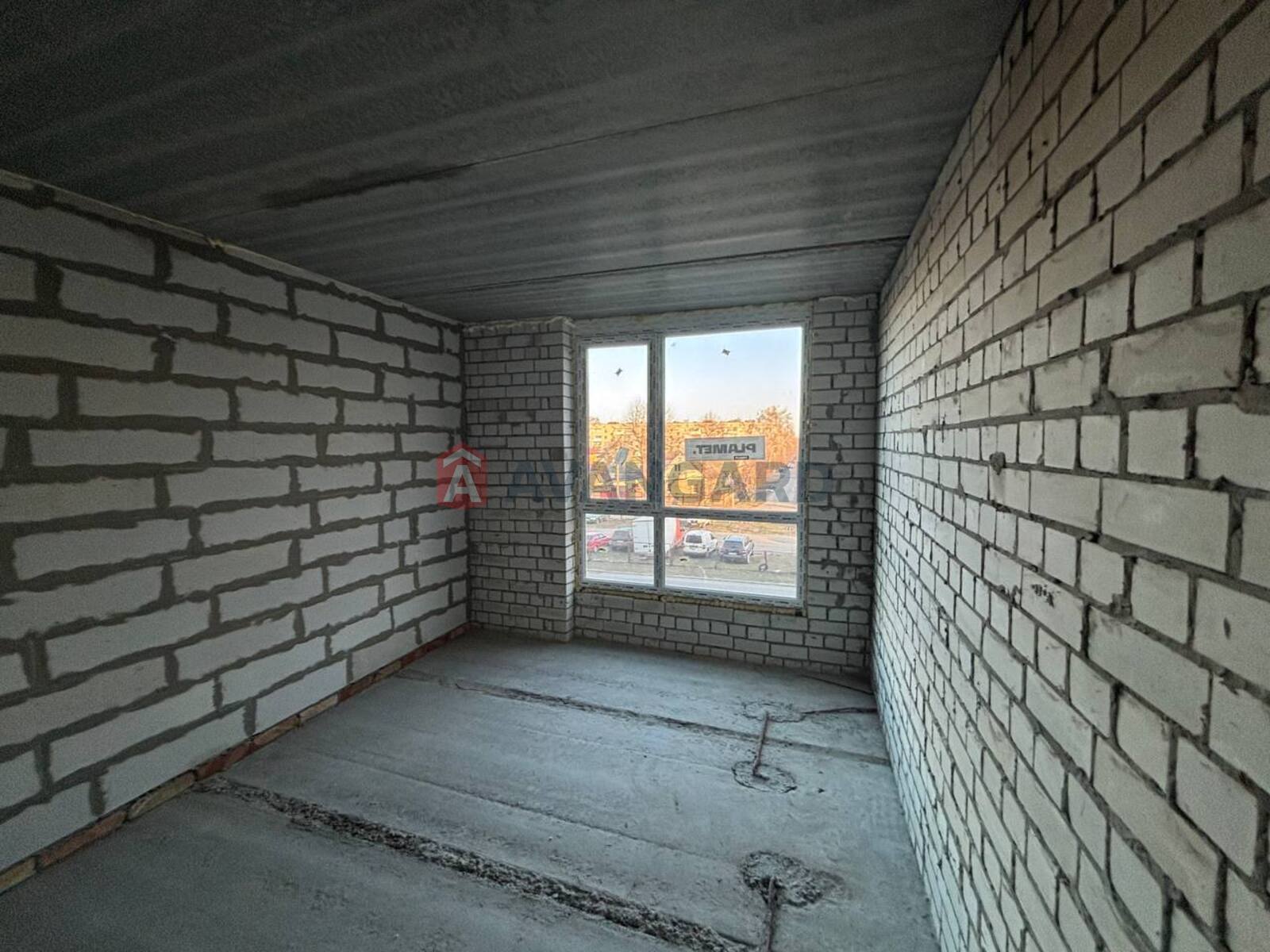 2 ��. ��������, 60/-/14 ��. �., 3/10 ������ ���� 4