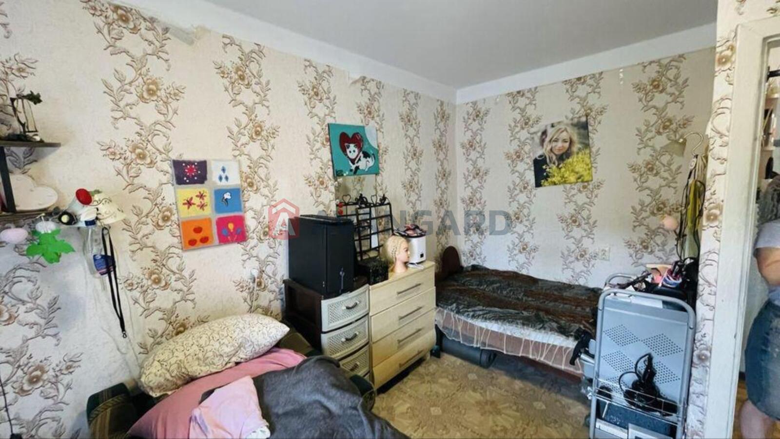 1 ��. ��������, 29/-/8 ��. �., 3/9 ������ ���� 3