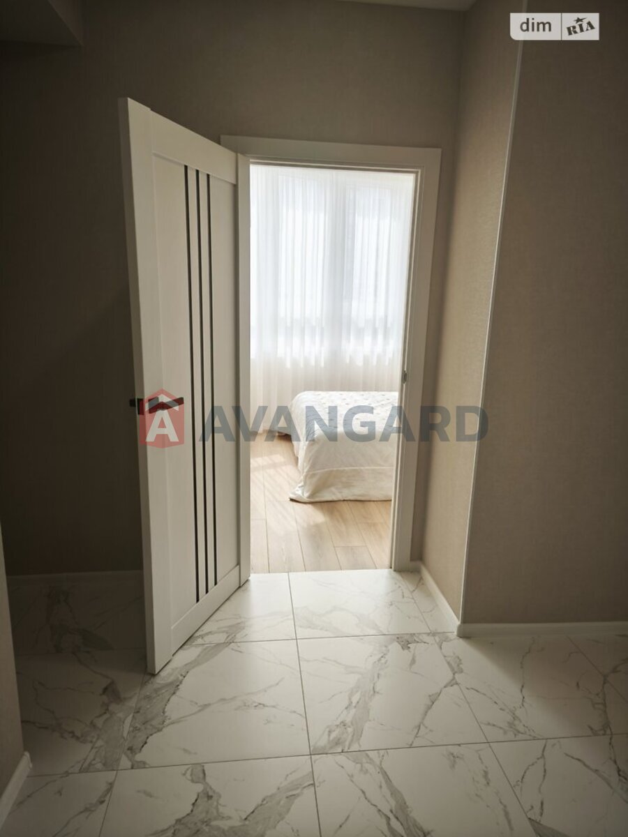 2 ��. ��������, 68/36/21 ��. �., 1/8 ������ ���� 12