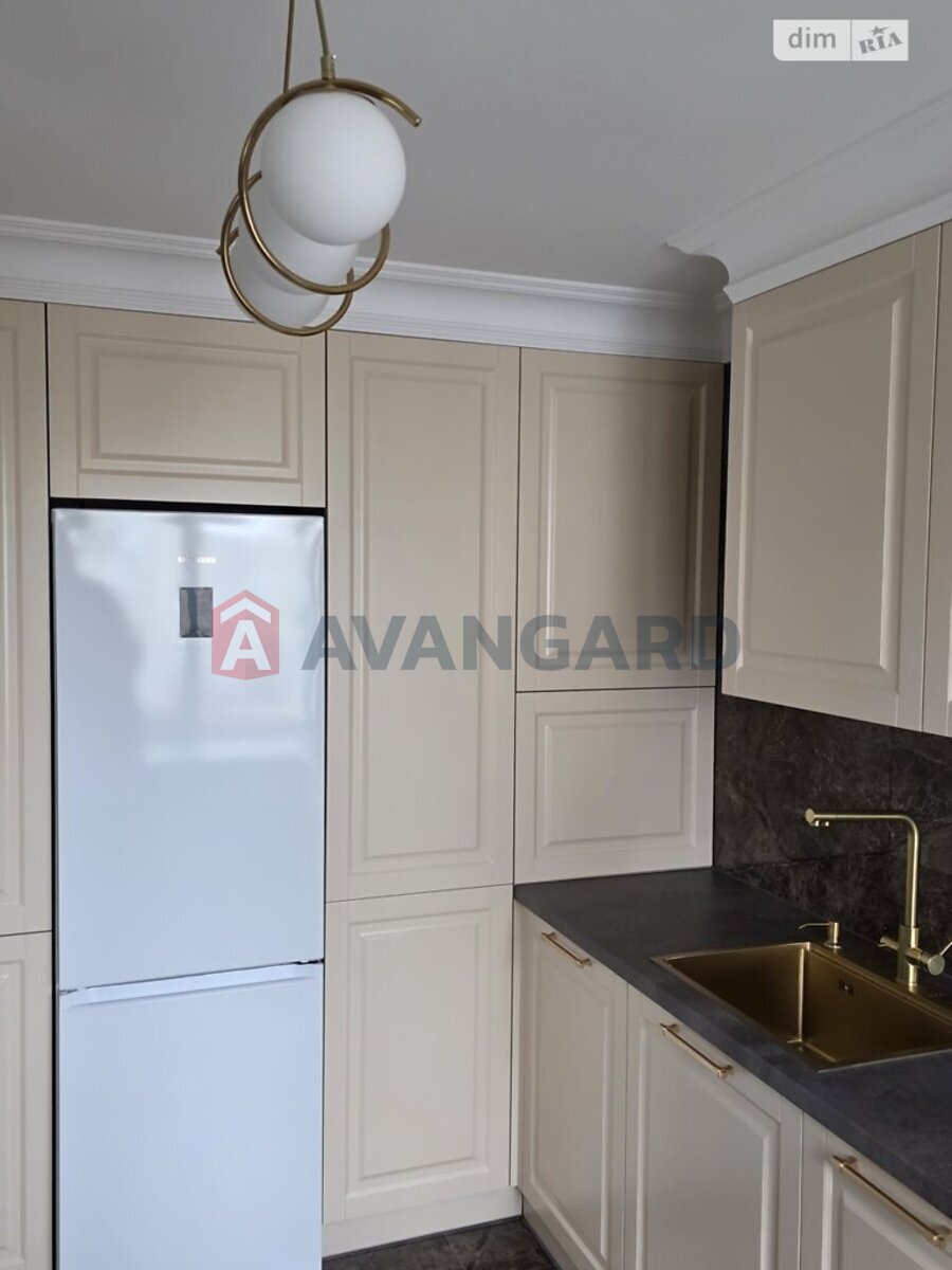 2 ��. ��������, 82/-/8 ��. �., 8/9 ������ ���� 12