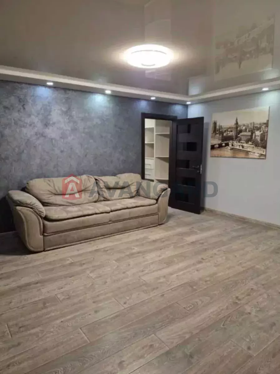 2 ��. ��������, 43/-/9 ��. �., 5/5 ������ ���� 4