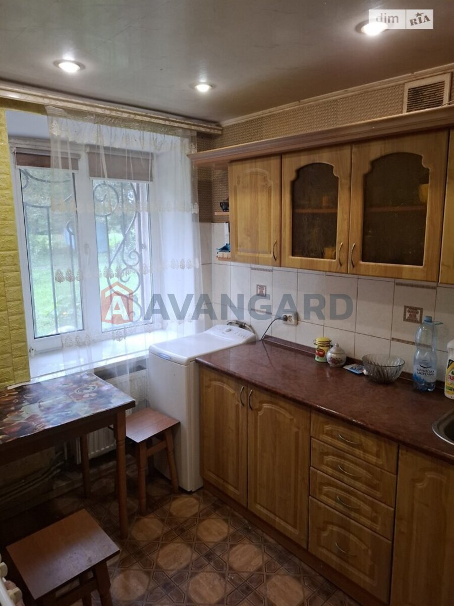 2 ��. ��������, 43/27/8 ��. �., 1/4 ������ ���� 9