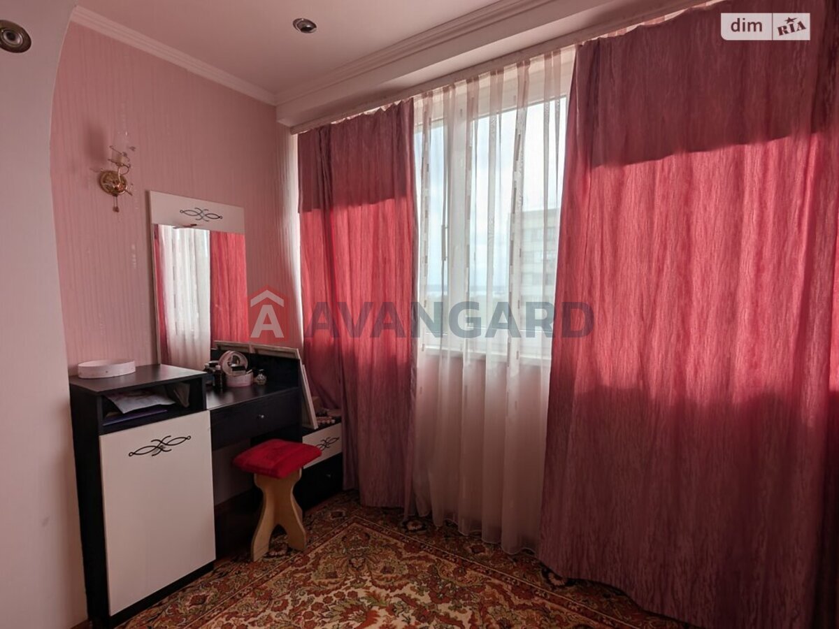 3 ��. ��������, 68/42/8 ��. �., 7/9 ������ ���� 17