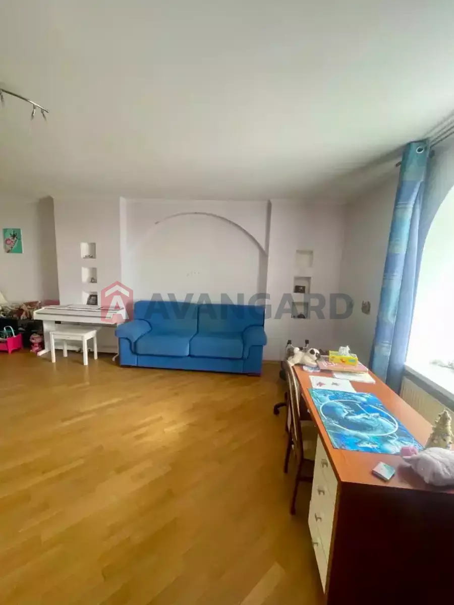 4 ��. ��������, 242/-/- ��. �., 10/11 ������ ���� 14