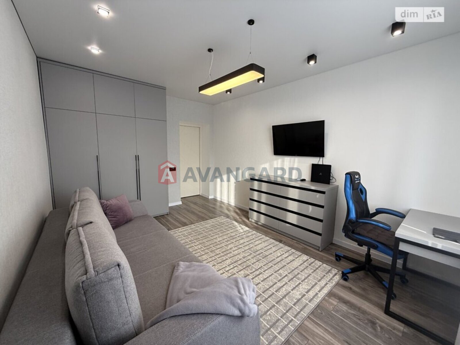 2 ����. ��������, 69/32/23 ��. �., 8/8 ���� ���� 13