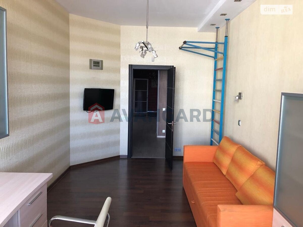 3 ��. ��������, 115/100/12 ��. �., 7/9 ������ ���� 11