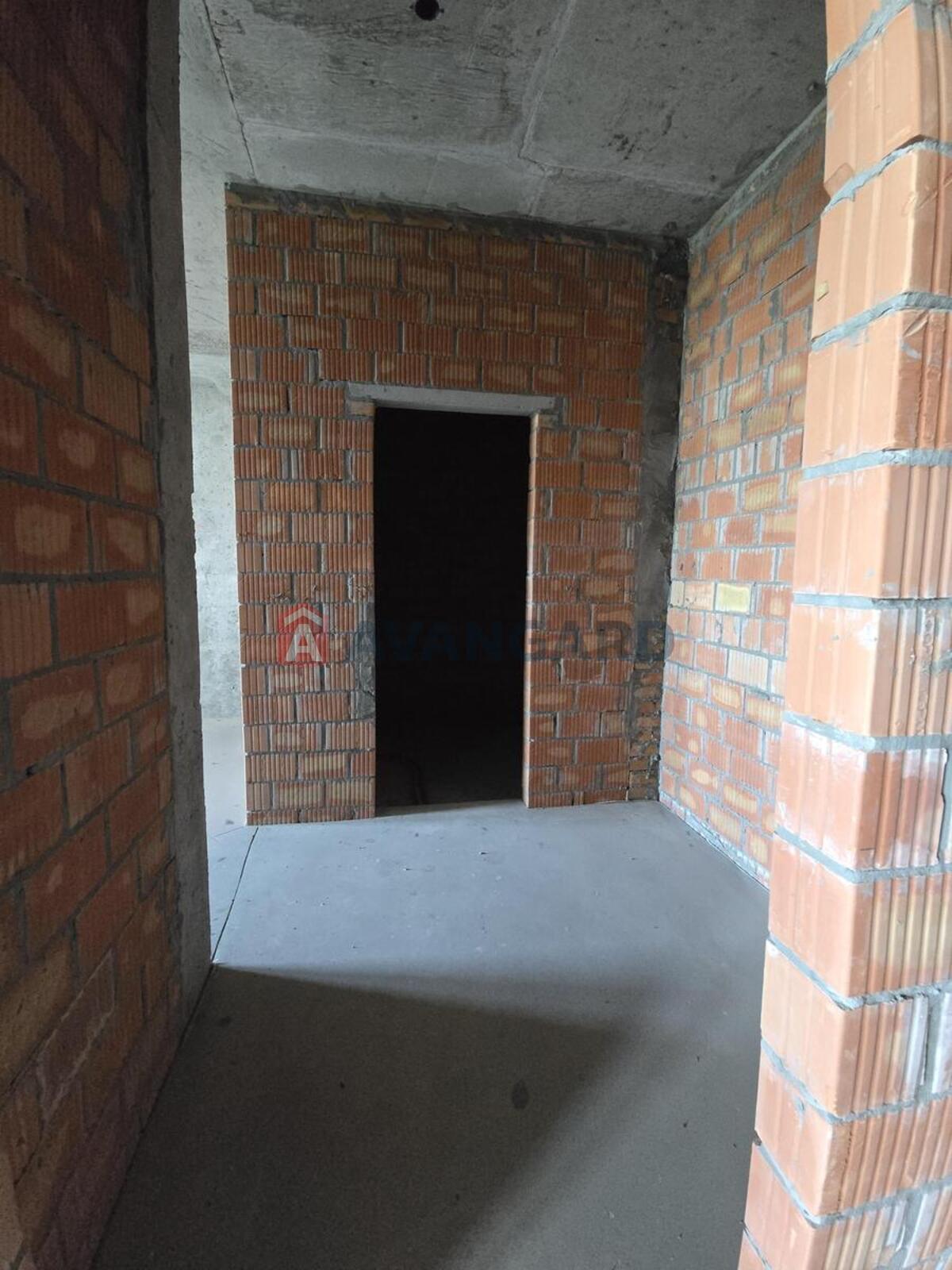 2 ��. ��������, 67/34/18 ��. �., 15/17 ������ ���� 8