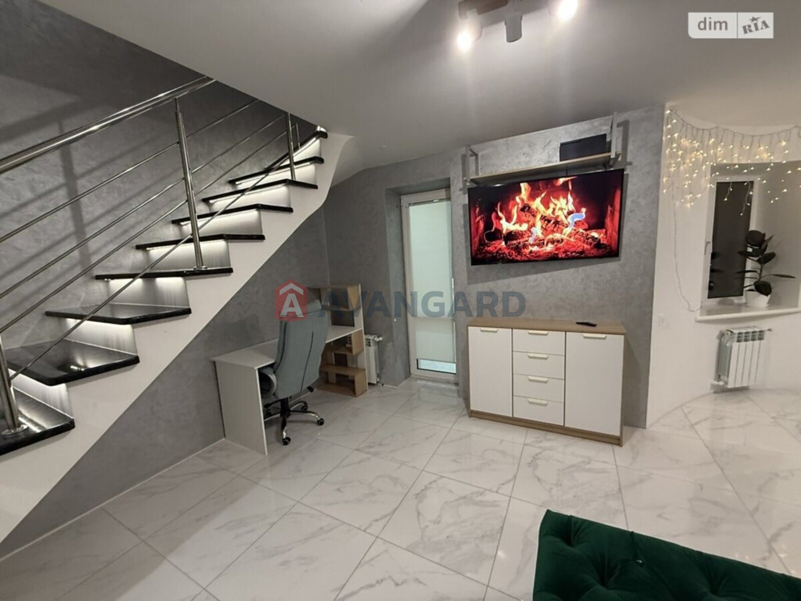 3 ��. ��������, 95/-/- ��. �., 9/10 ������ ���� 6