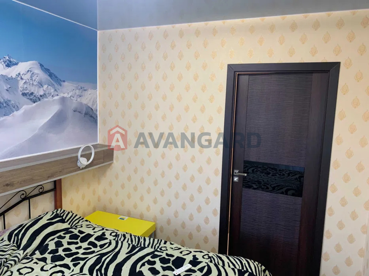 4 ��. ��������, 80/-/9 ��. �., 3/9 ������ ���� 10