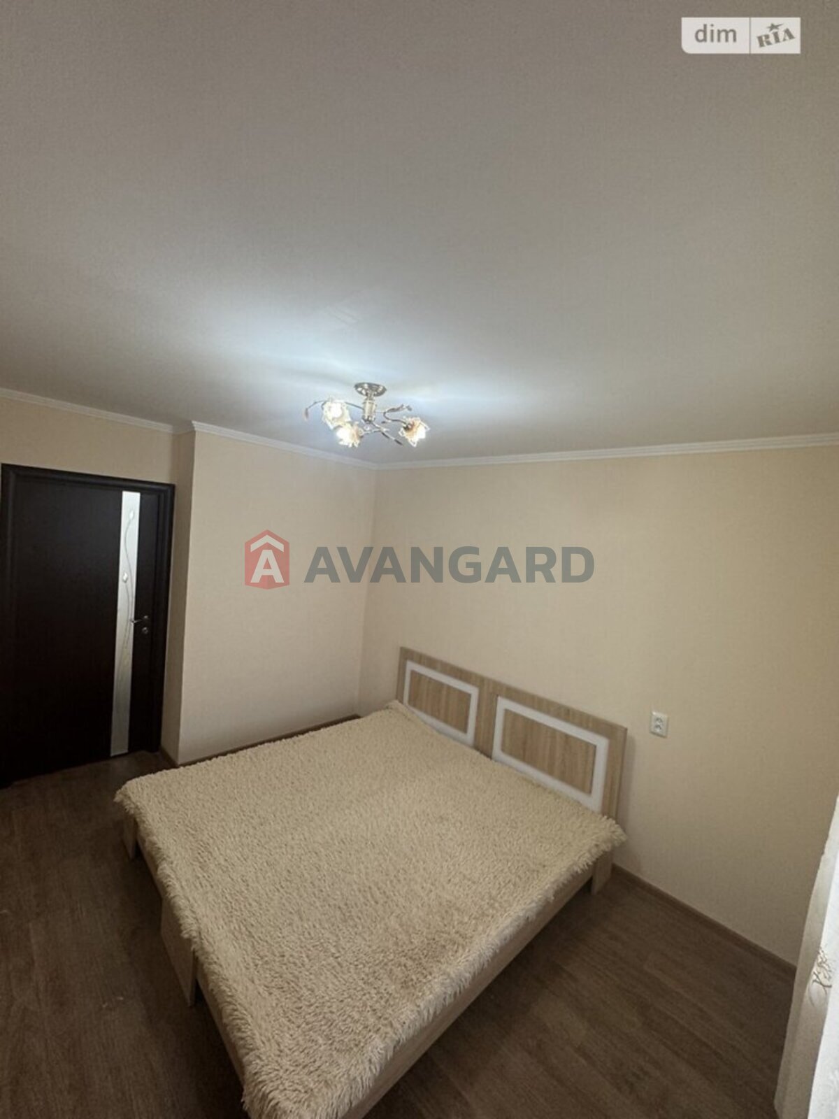 3 ����. ��������, 64/45/8 ��. �., 5/10 ���� ���� 13