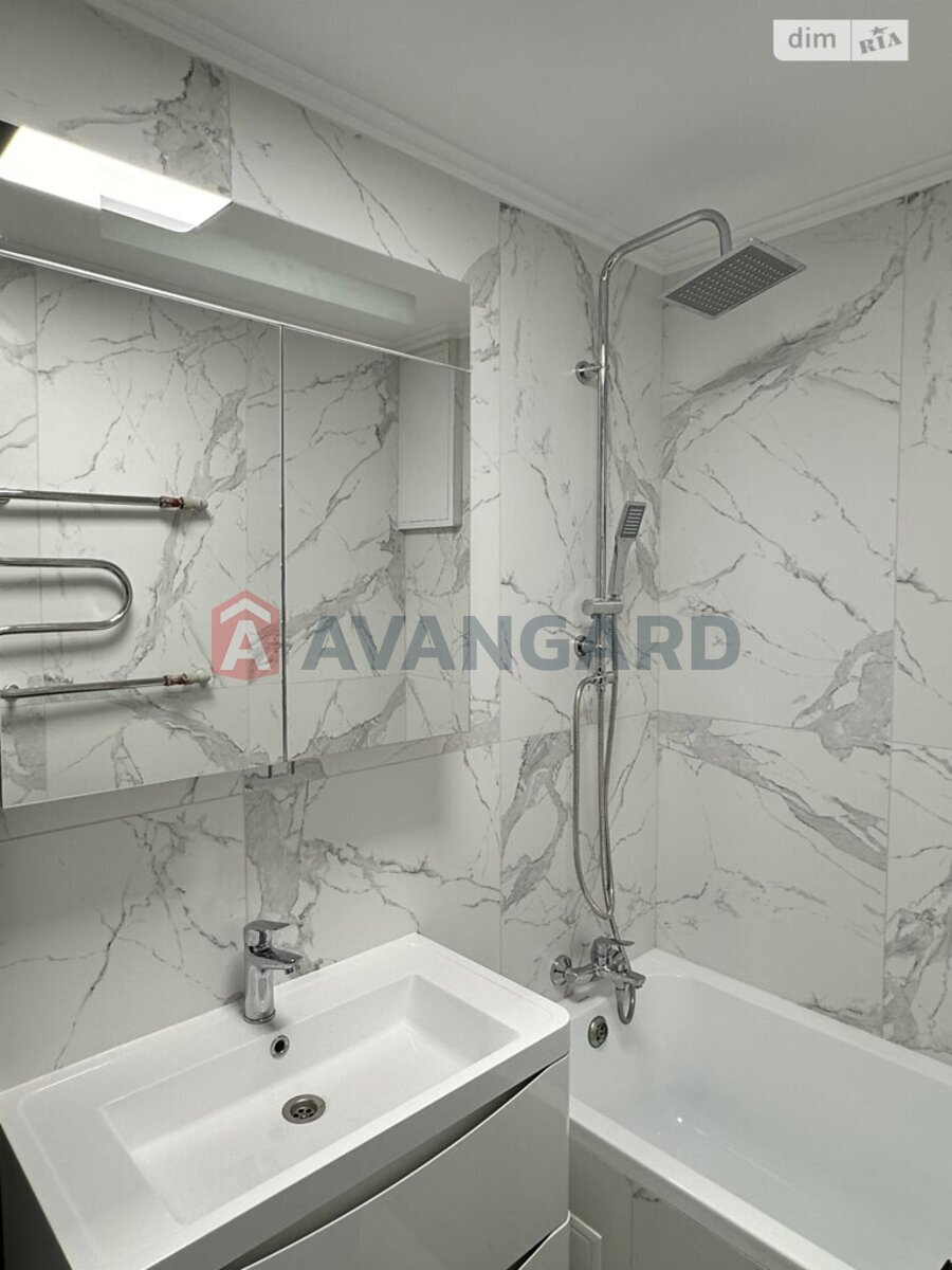 3 ��. ��������, 80/-/- ��. �., 6/9 ������ ���� 12