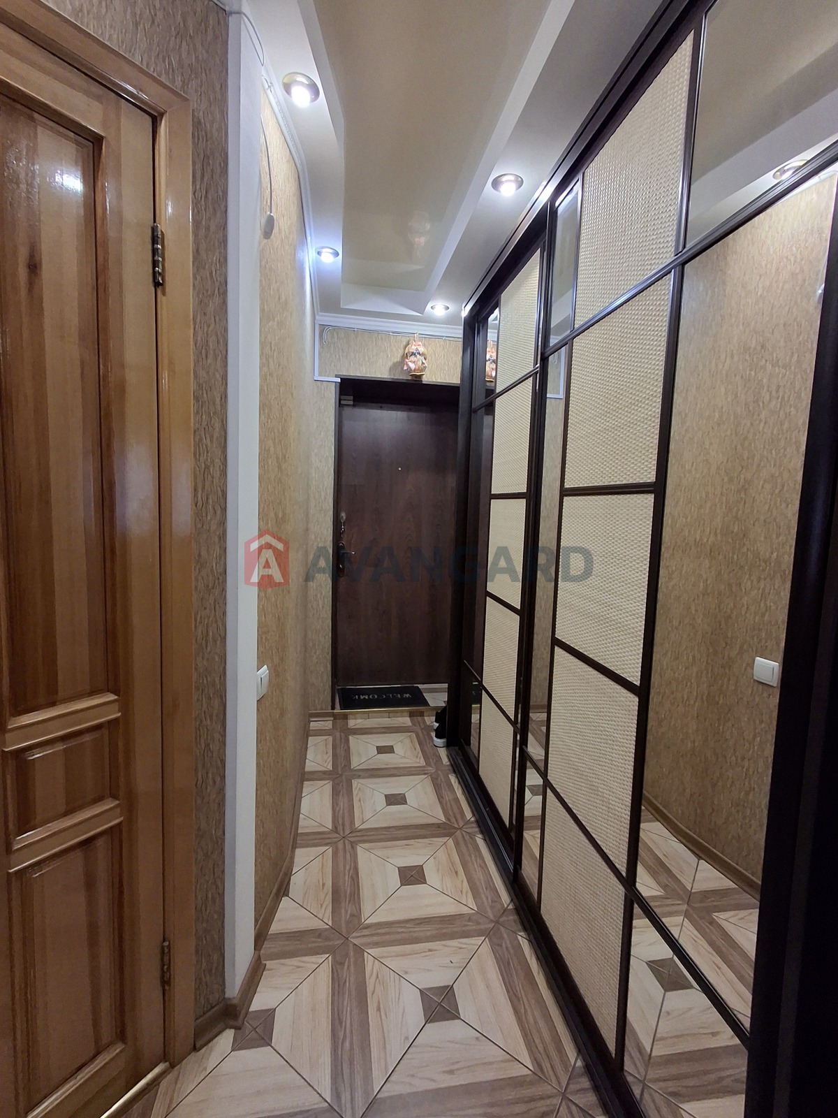 3 ����. ��������, 58/42/6 ��. �., 2/5 ���� ���� 19