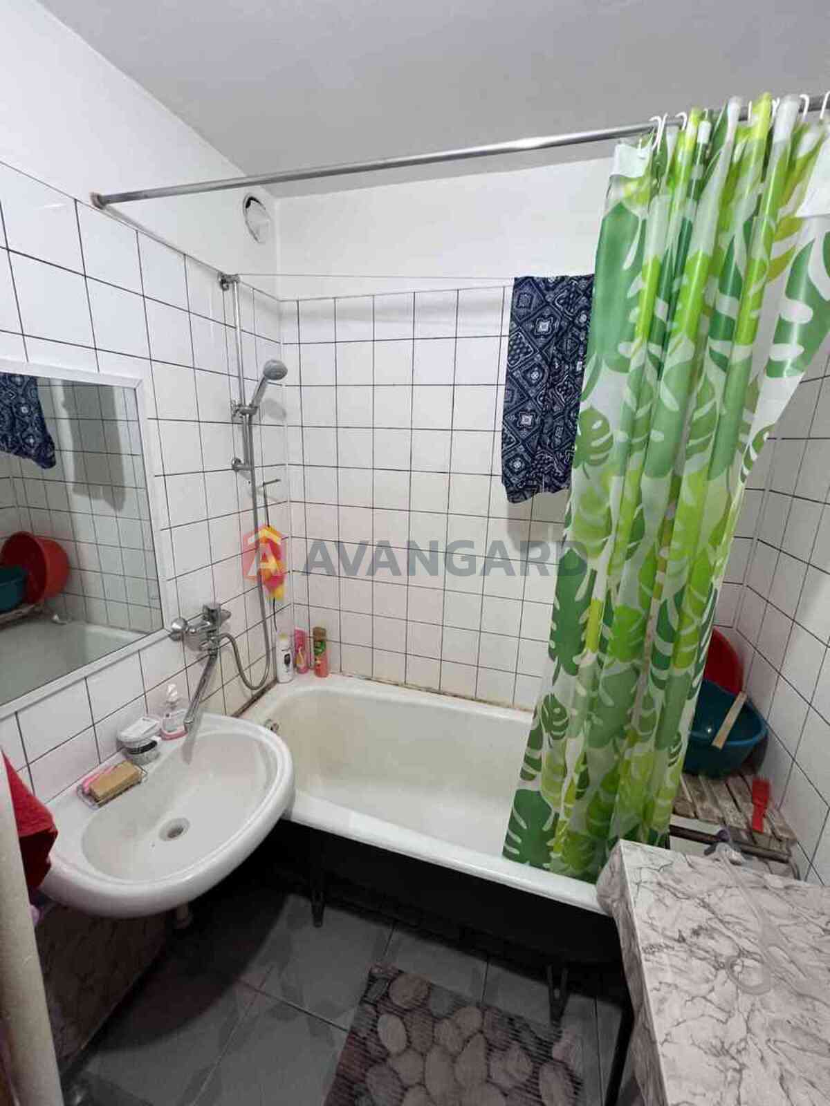 3 ��. ��������, 74/43/8 ��. �., 4/14 ������ ���� 12