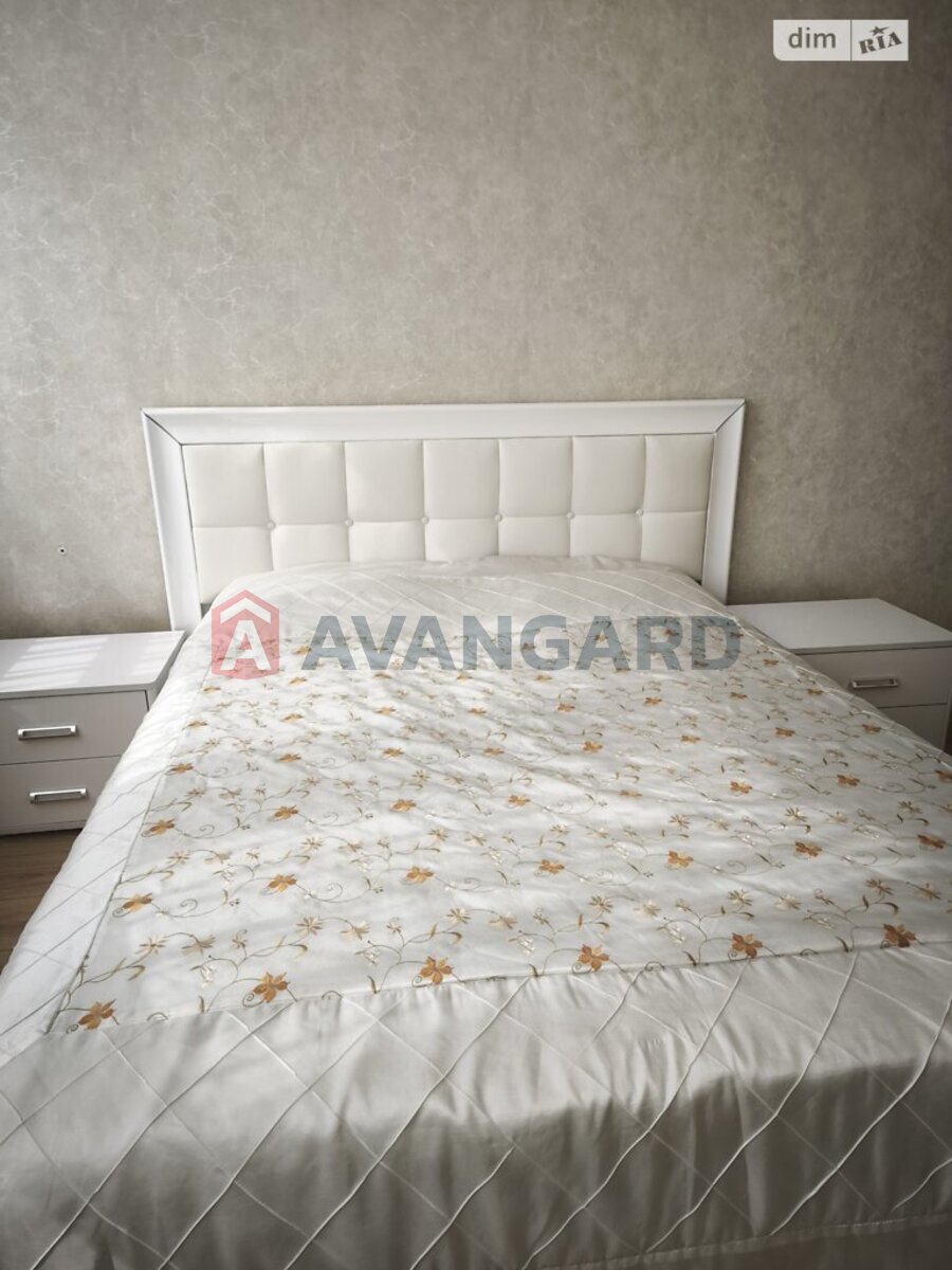 2 ��. ��������, 68/36/21 ��. �., 1/8 ������ ���� 15