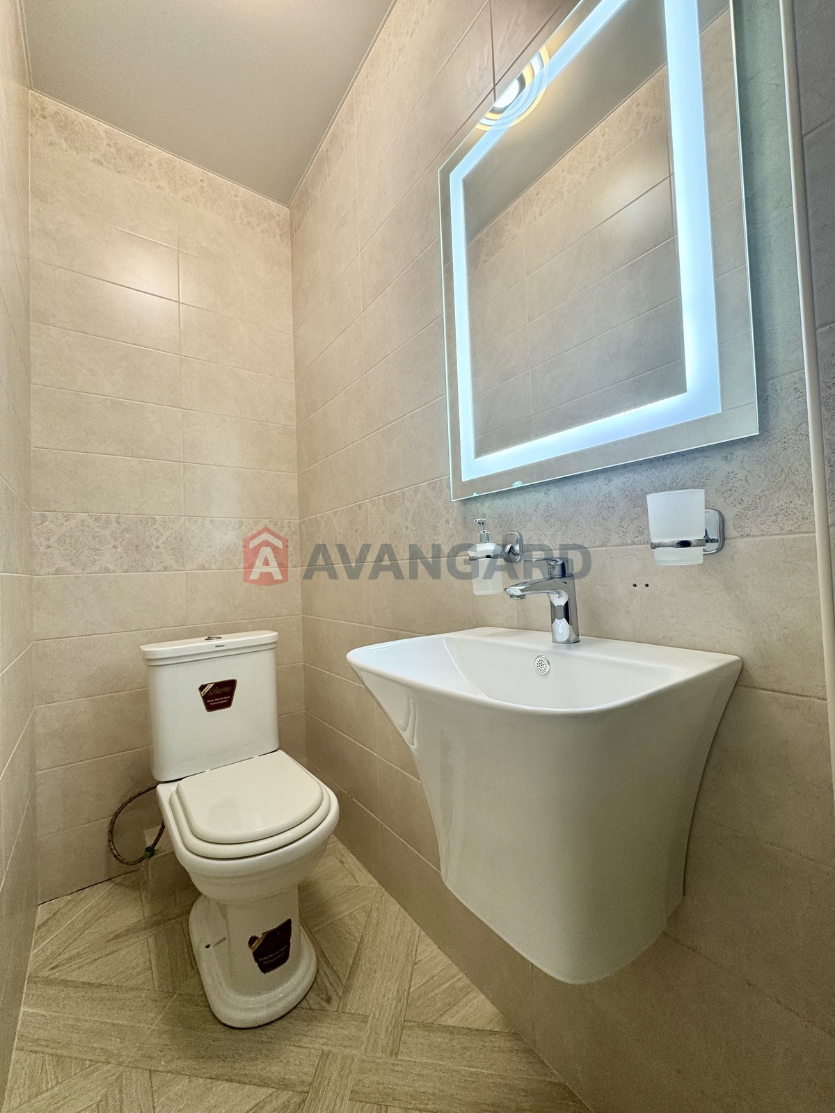 3 ��. ��������, 81/44/20 ��. �., 4/10 ������ ���� 17