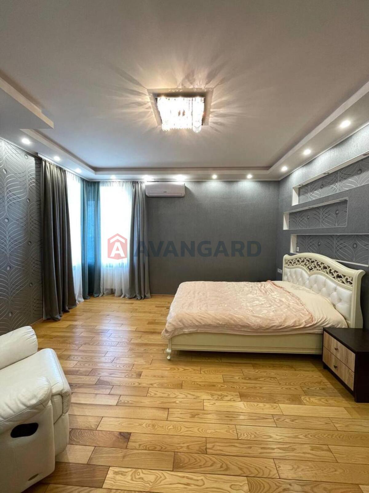 3 ��. ��������, 122/50/17 ��. �., 14/25 ������ ���� 20