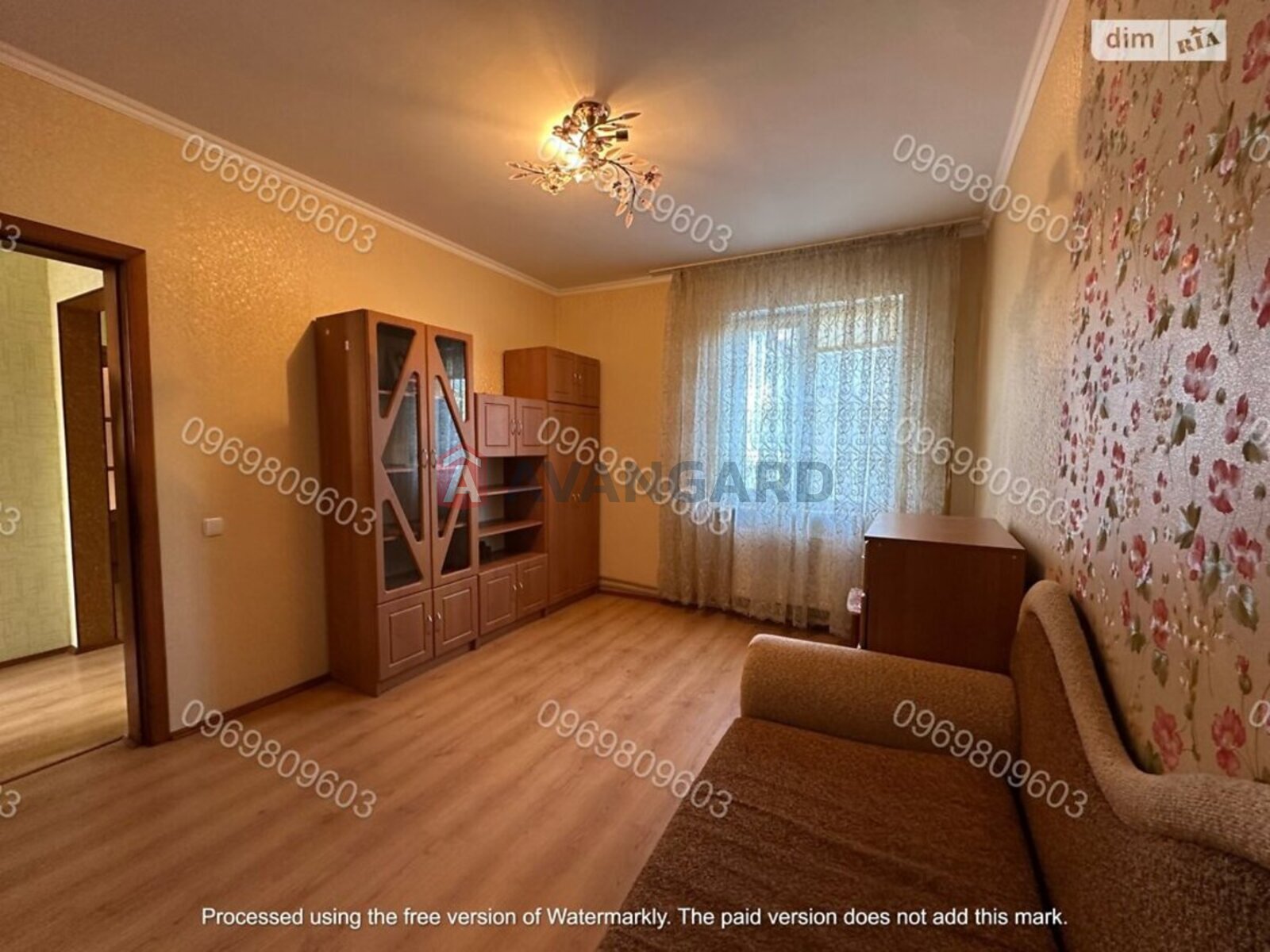 4 ��. ��������, 83/54/8 ��. �., 4/9 ������ ���� 28