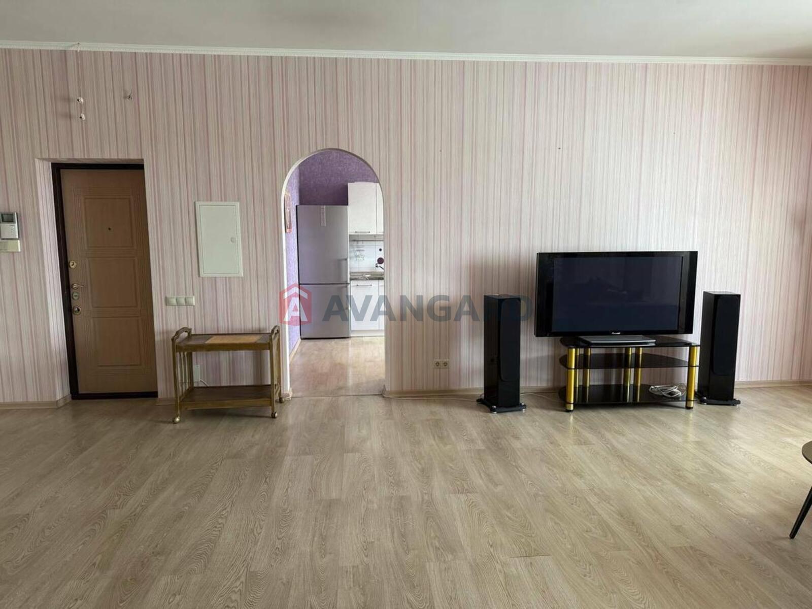 3 ��. ��������, 132/68/14 ��. �., 10/25 ������ ���� 6