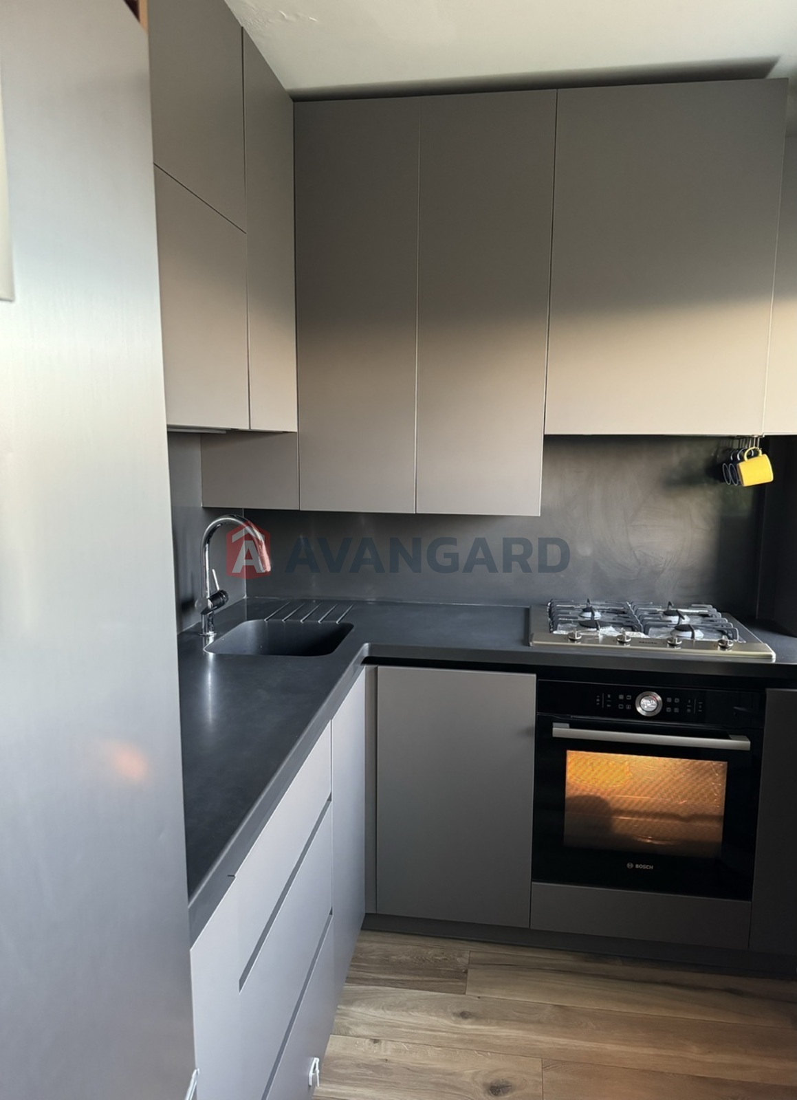 2 ����. ��������, 43/28/6 ��. �., 9/9 ���� ���� 3