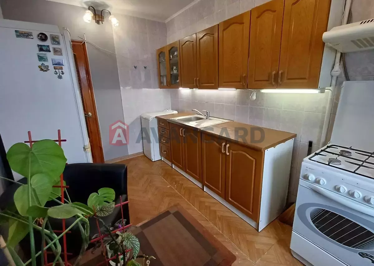 3 ��. ��������, 68/38/9 ��. �., 9/10 ������ ���� 23