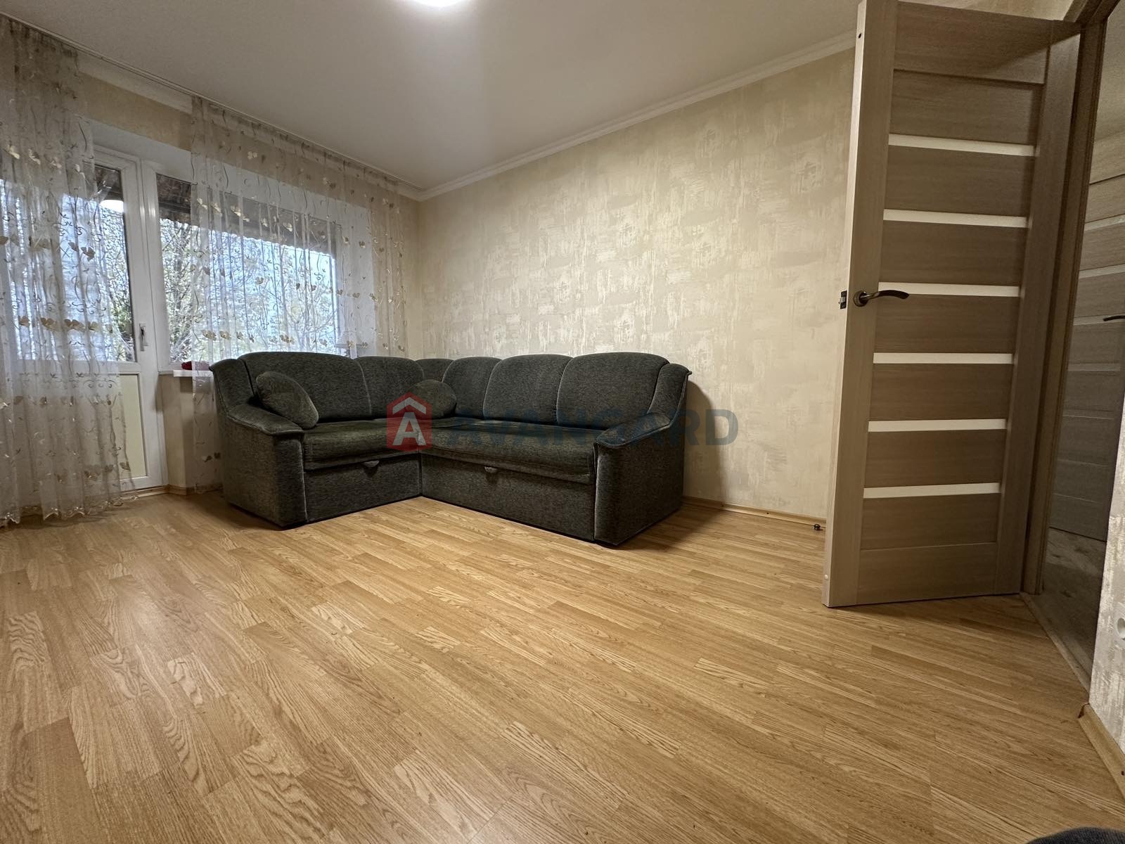 2 ��. ��������, 49/30/8 ��. �., 5/5 ������ ���� 15