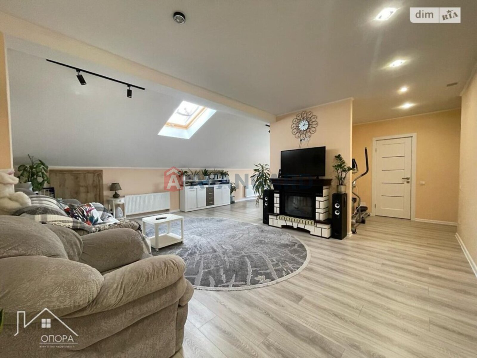 2 ��. ��������, 118/41/40 ��. �., 8/10 ������ ���� 4