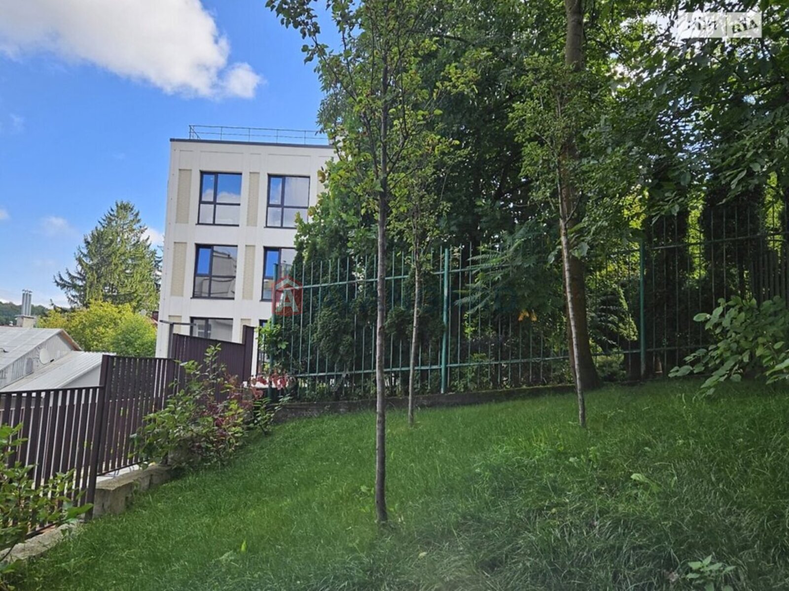 1 ��. ��������, 38/28/16 ��. �., 2/4 ������ ���� 19