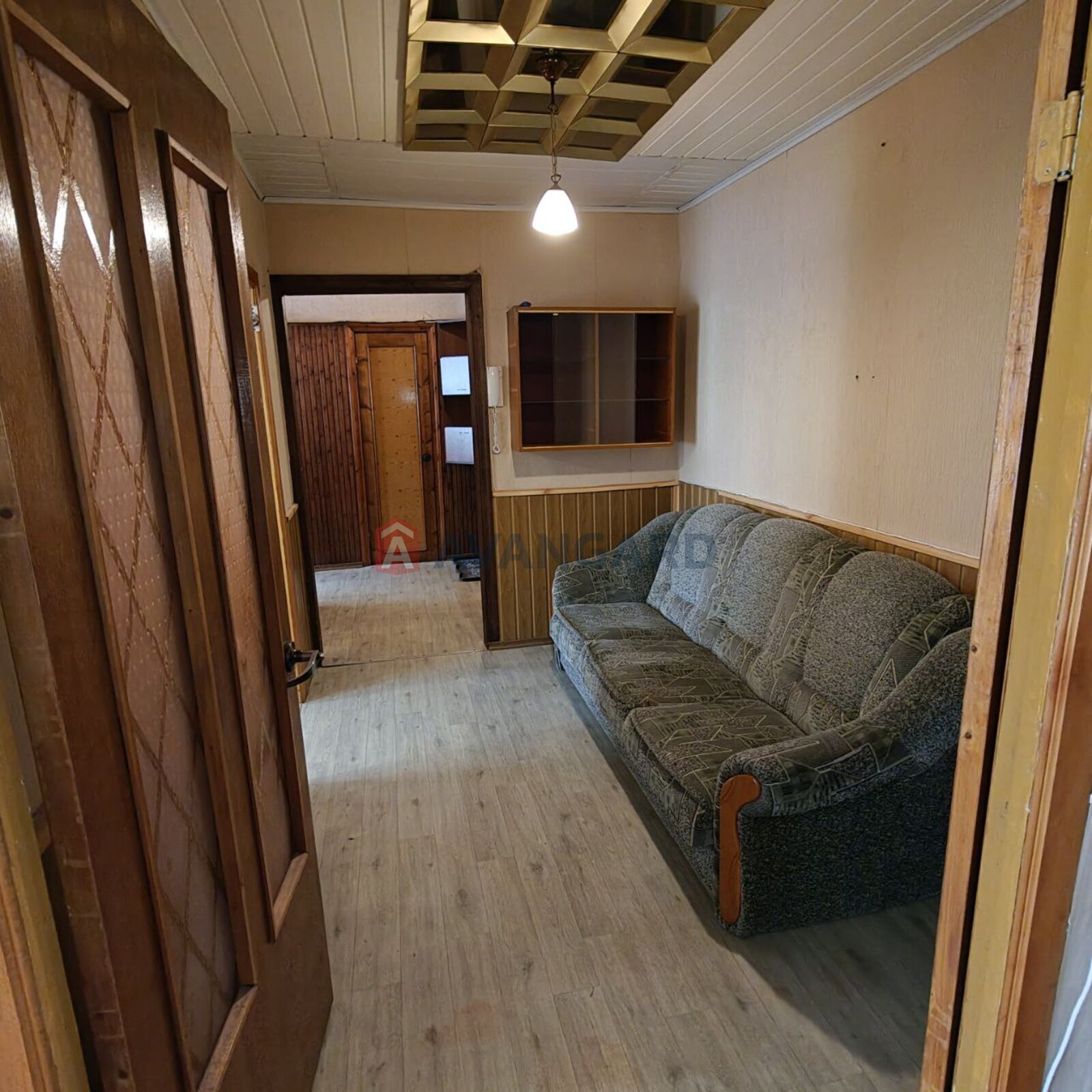 3 ��. ��������, 70/42/8 ��. �., 2/9 ������ ���� 1