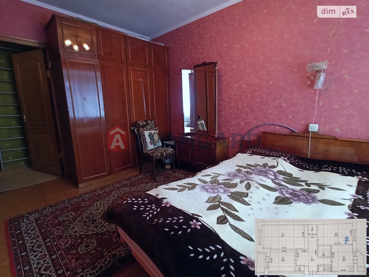 3 ��. ��������, 66/40/8 ��. �., 1/5 ������ ���� 13