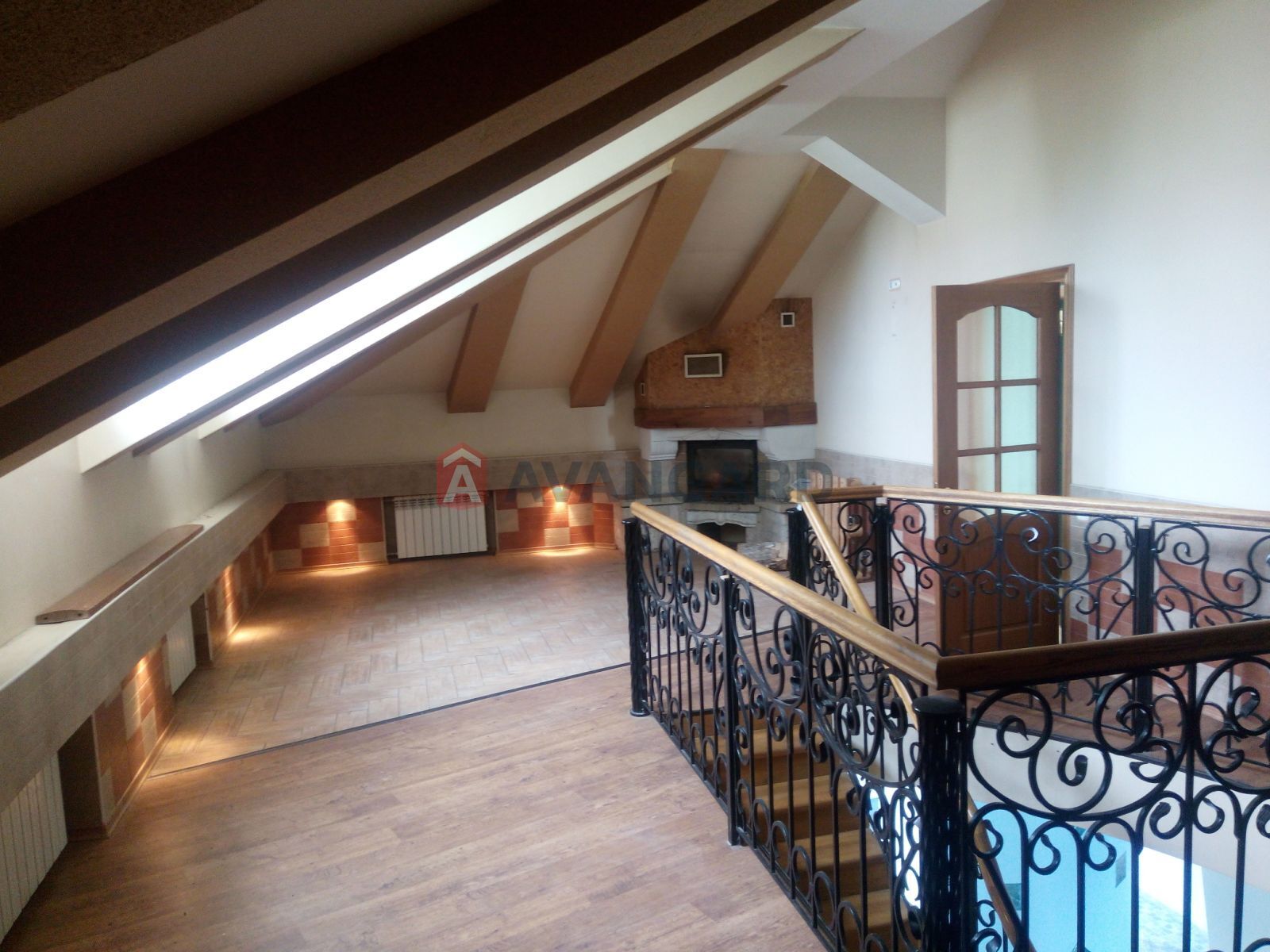 5 ��. ��������, 162/-/12 ��. �., 4/4 ������ ���� 9