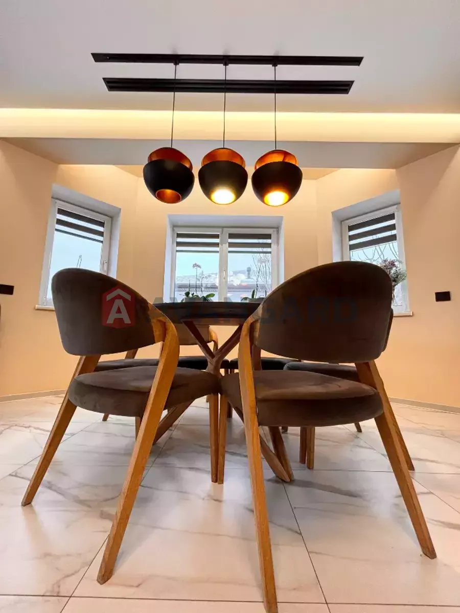 �������, 205 ��.�. ���� 4