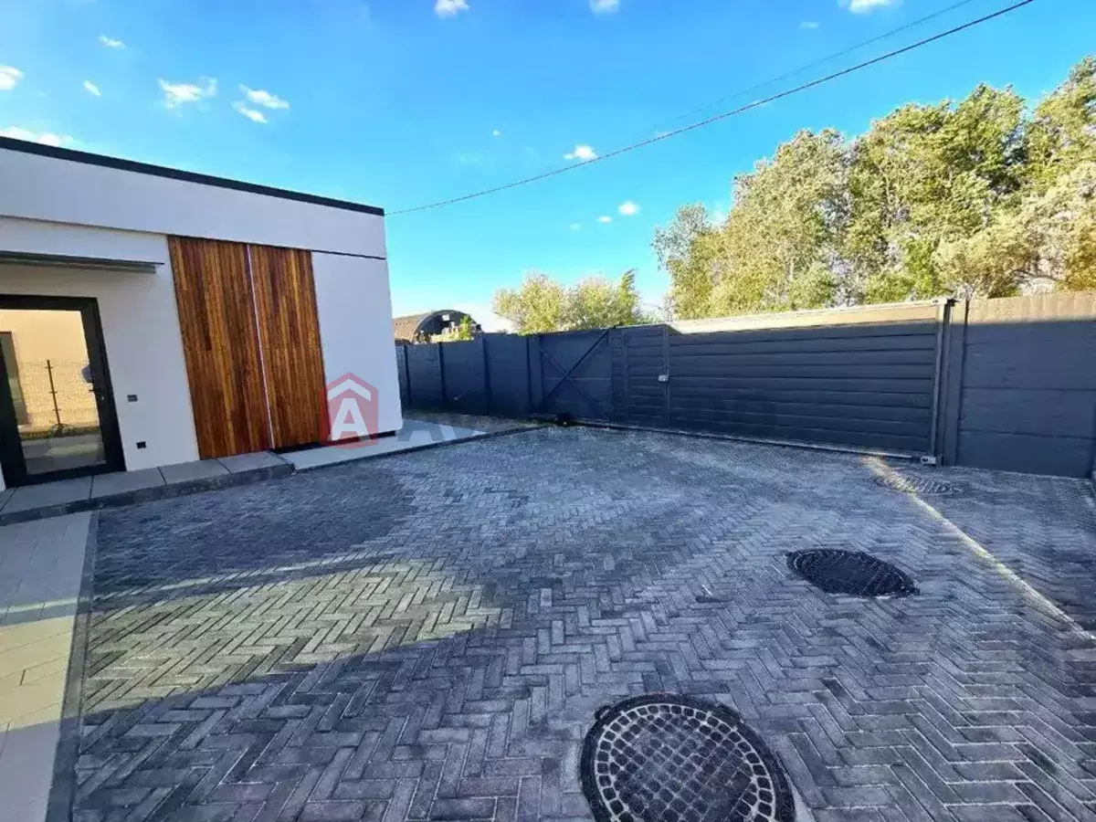 �������, 105 ��.�. ���� 4